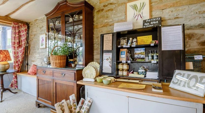 Photo of 6 Bed in Walton