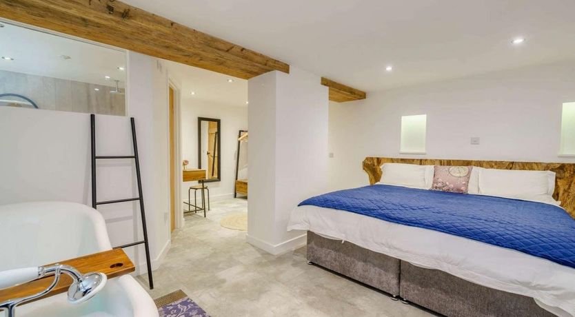 Photo of 3 Bed in Hambleton