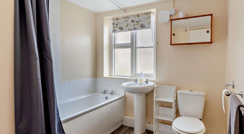 Photo of 2 Bed in Northam