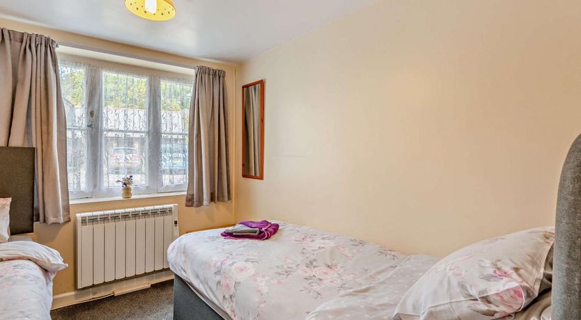 Photo of 2 Bed in Northam