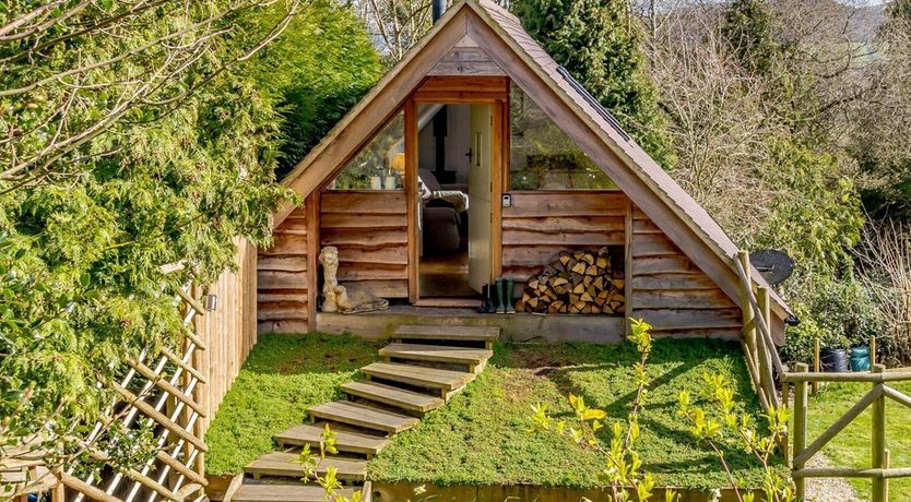 Photo of 2 Bed in Ashton under Hill