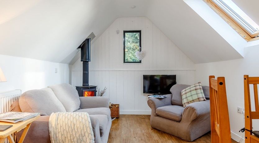 Photo of 2 Bed in Ashton under Hill