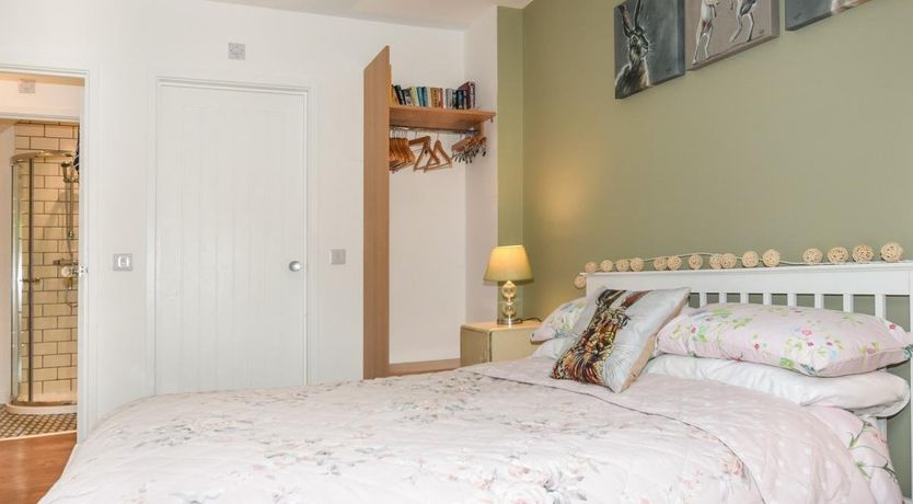 Photo of 2 Bed in Ashton under Hill