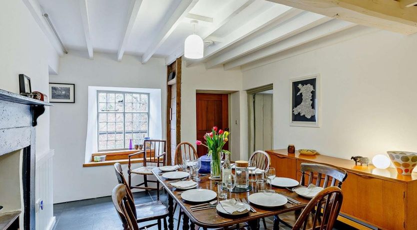 Photo of 3 Bed in Cwmdauddwr