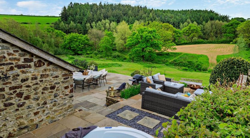 Photo of 5 Bed in Brushford