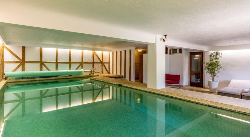 Photo of 6 Bed in Knightcote