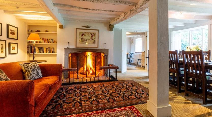 Photo of 6 Bed in Knightcote