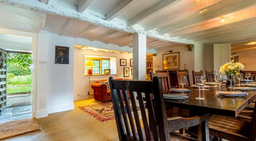 Photo of 6 Bed in Knightcote