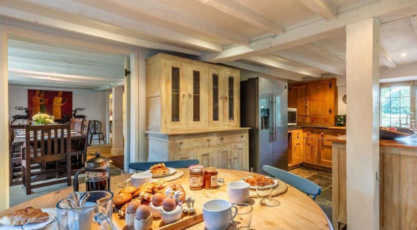 Photo of 6 Bed in Knightcote