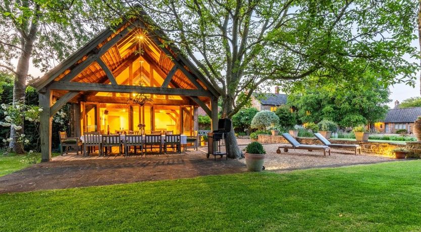 Photo of 6 Bed in Knightcote