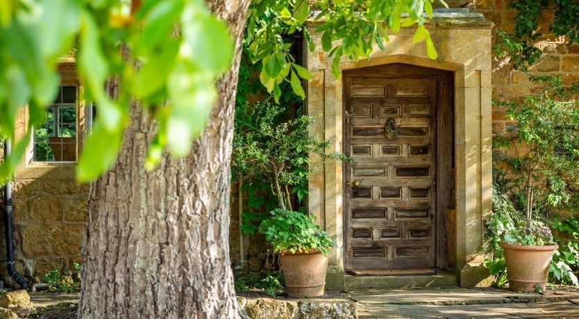 Photo of 6 Bed in Knightcote