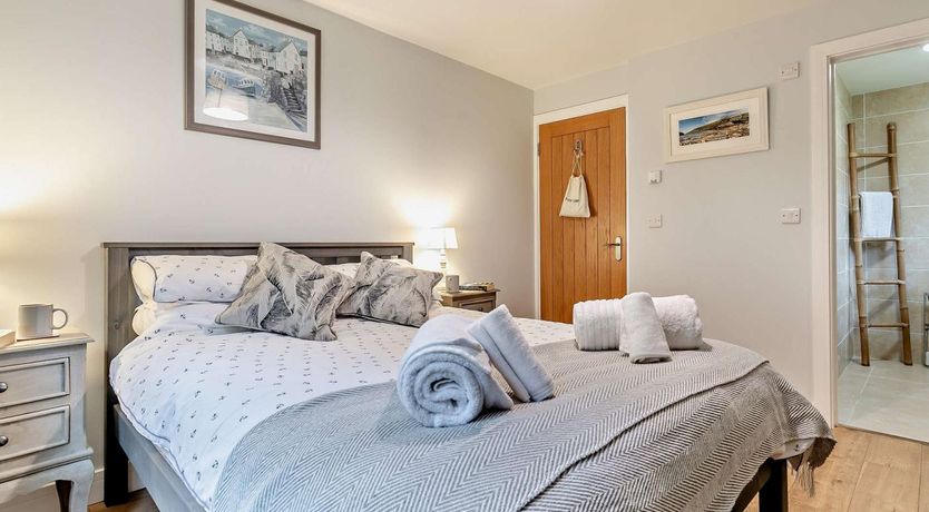 Photo of 3 Bed in St. Columb