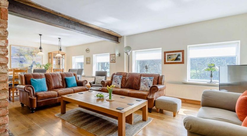 Photo of 5 Bed in Pandy