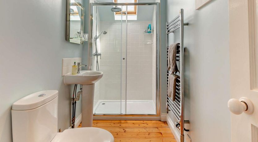 Photo of 3 Bed in Landkey