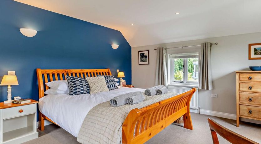 Photo of 3 Bed in Landkey