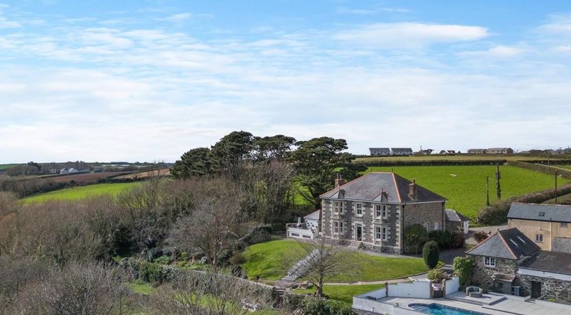 Photo of 6 Bed in Cury Cross Lanes