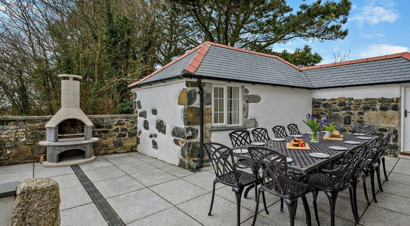 Photo of 6 Bed in Cury Cross Lanes