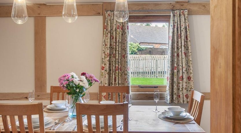 Photo of 3 Bed in Broadwas