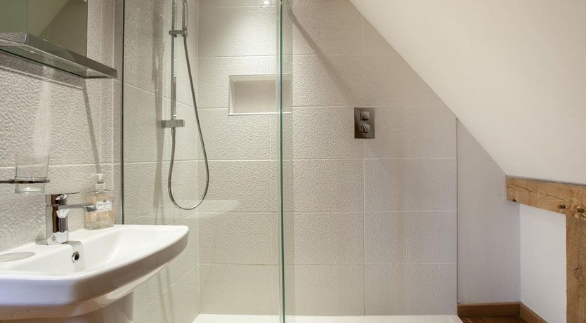 Photo of 3 Bed in Broadwas