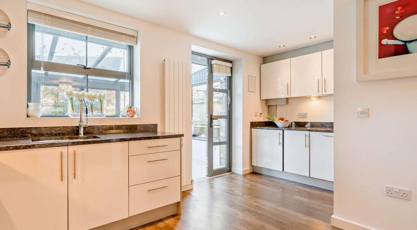 Photo of 4 Bed in St. Austell