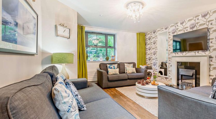 Photo of 4 Bed in St. Austell