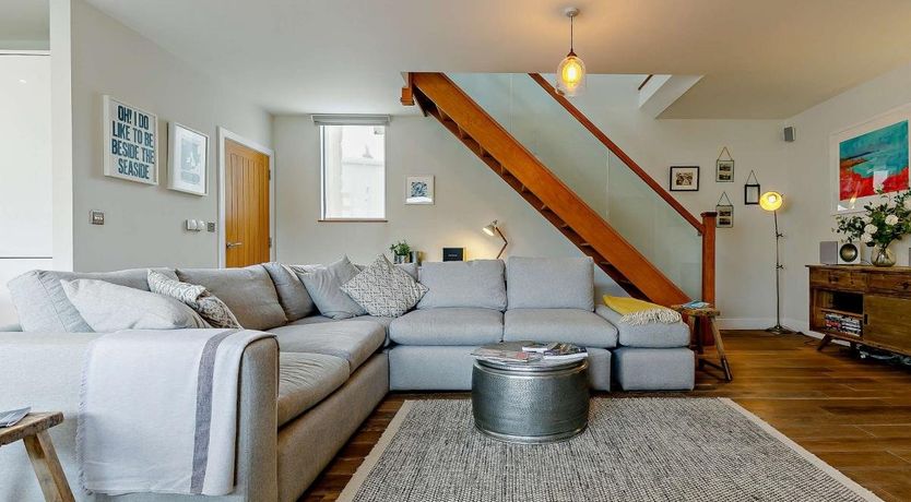 Photo of 3 Bed in Charlestown