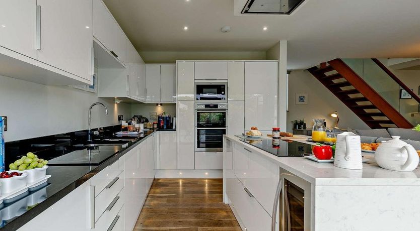 Photo of 3 Bed in Charlestown