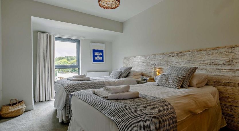 Photo of 3 Bed in Charlestown