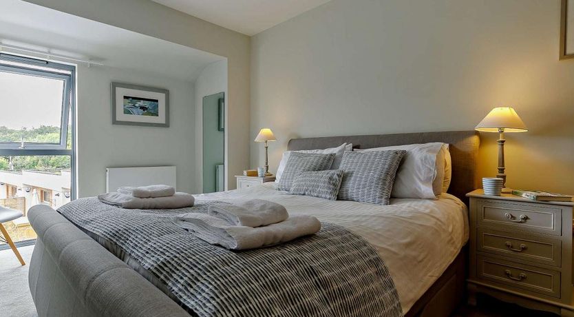 Photo of 3 Bed in Charlestown