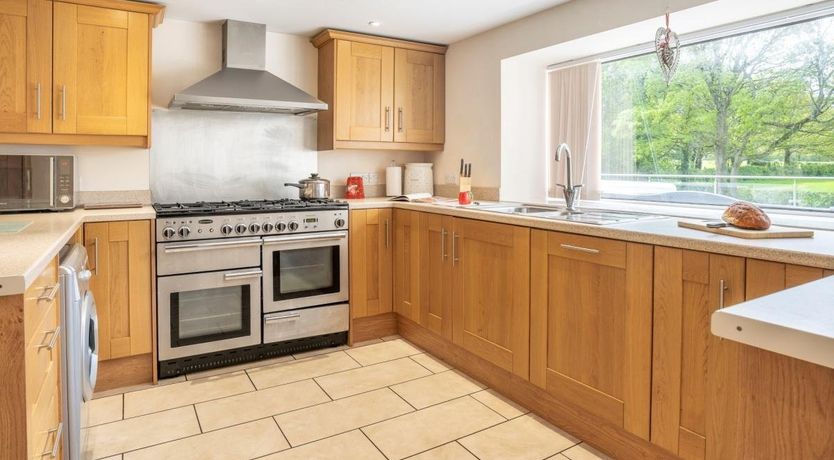 Photo of 4 Bed in Cellan