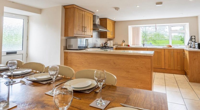 Photo of 4 Bed in Cellan