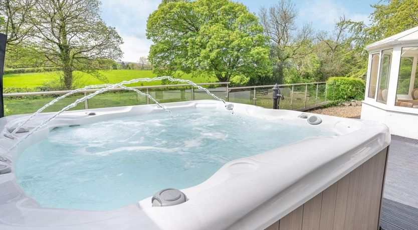 Photo of 4 Bed in Cellan