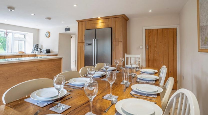 Photo of 4 Bed in Cellan