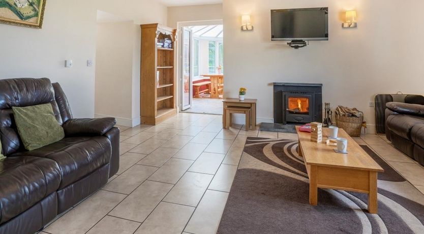 Photo of 4 Bed in Cellan