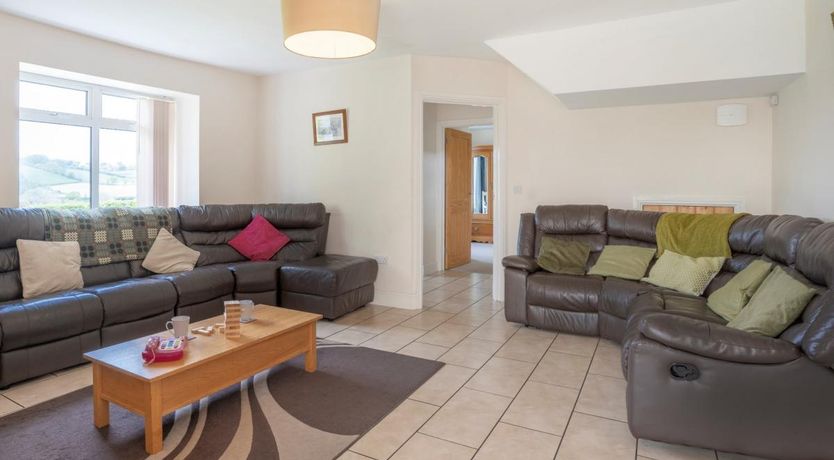 Photo of 4 Bed in Cellan