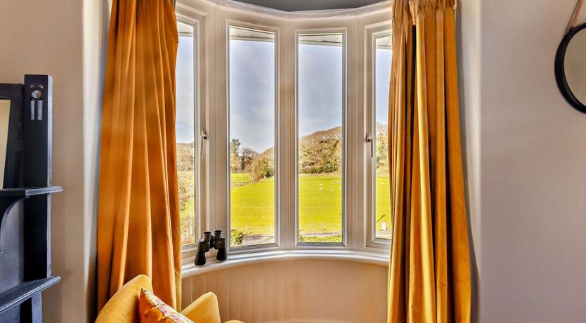 Photo of 4 Bed in Friog