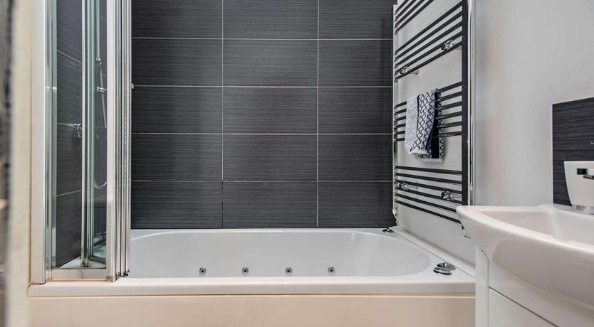 Photo of 2 Bed in Llanstadwell