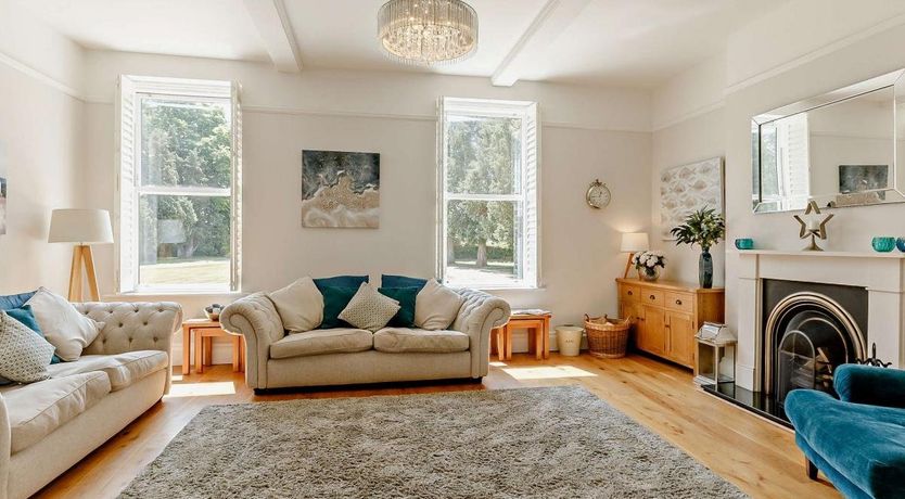 Photo of 6 Bed in Hillcommon