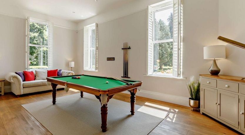 Photo of 6 Bed in Hillcommon