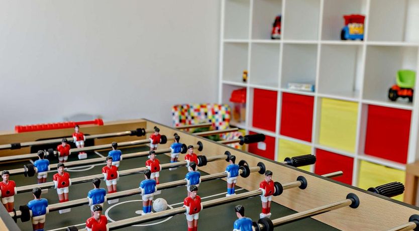 Photo of 6 Bed in Hillcommon