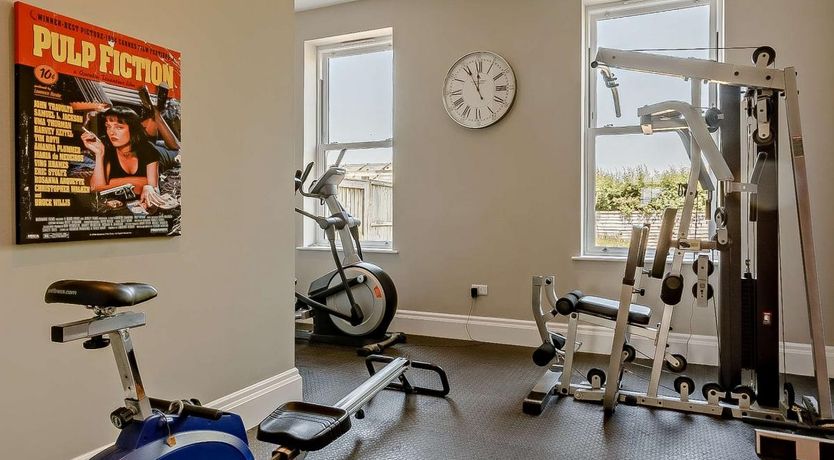 Photo of 6 Bed in Hillcommon