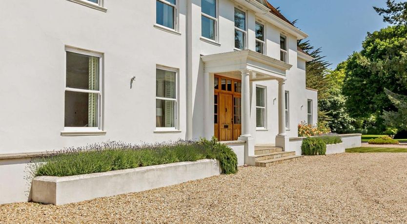 Photo of 6 Bed in Hillcommon