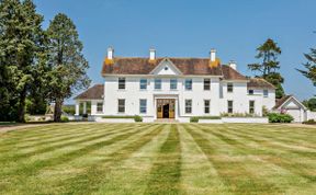 Photo of 6 Bed in Hillcommon