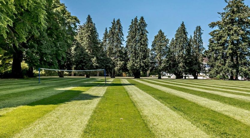 Photo of 6 Bed in Hillcommon