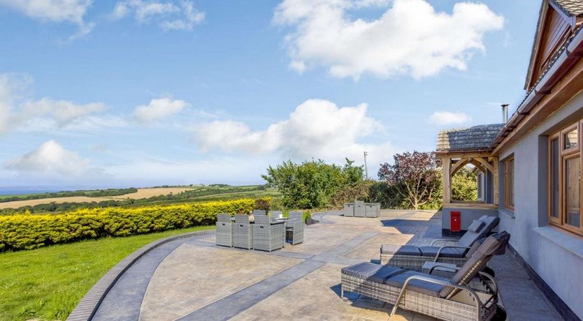 Photo of 2 Bed in Higher Clovelly