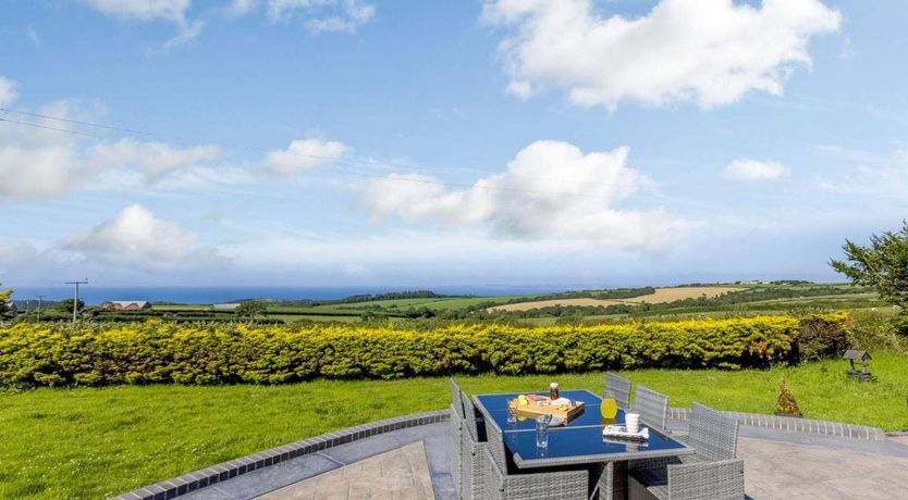 Photo of 2 Bed in Higher Clovelly