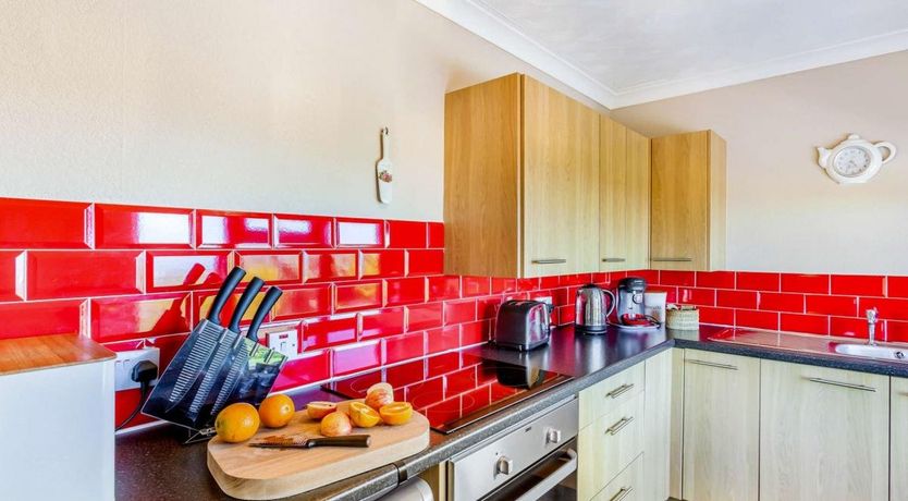 Photo of 2 Bed in Higher Clovelly