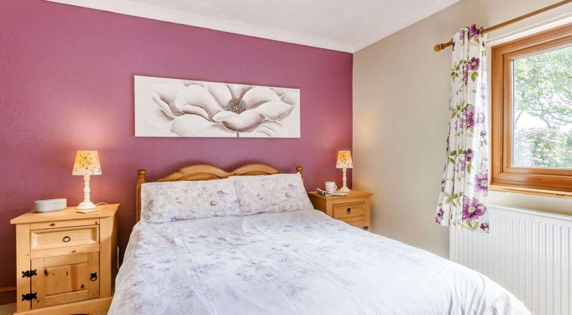 Photo of 2 Bed in Higher Clovelly