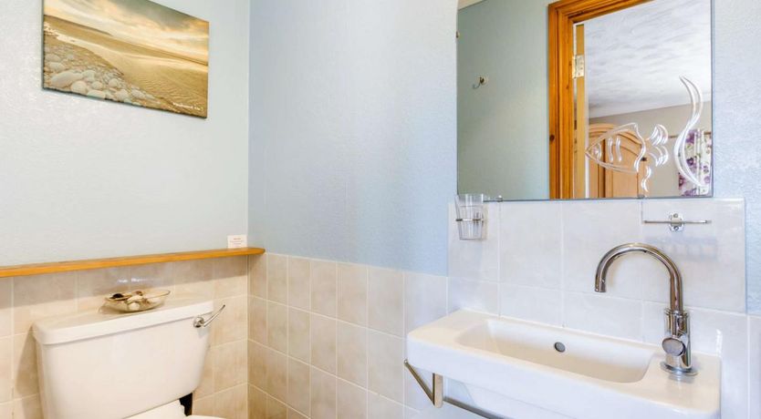 Photo of 2 Bed in Higher Clovelly