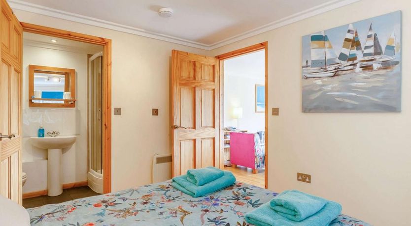 Photo of 1 Bed in Phillack